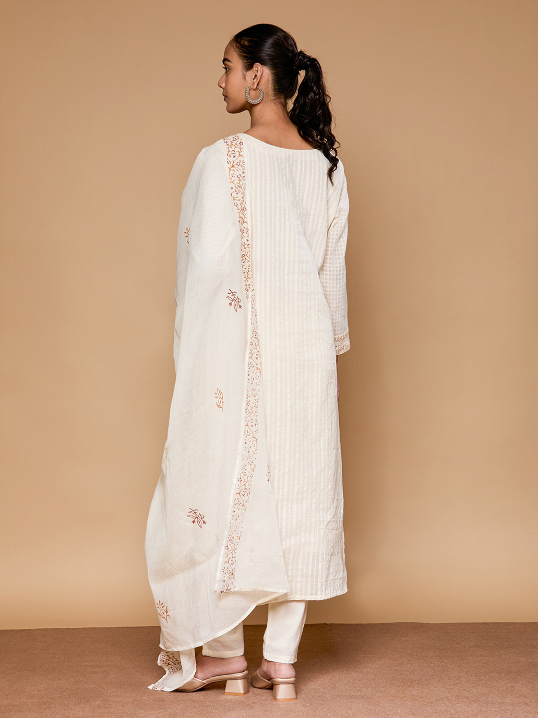 Autumn Yearn Off White Floral Printed Kurta Set With Dupatta