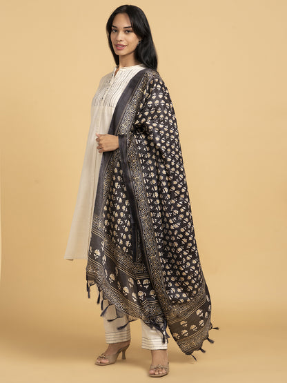 Vibrant Roots White Kurta Set With Black Printed Dupatta