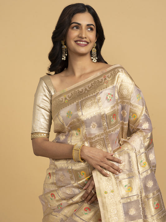 Divine Drapes Gold checked Motif Saree