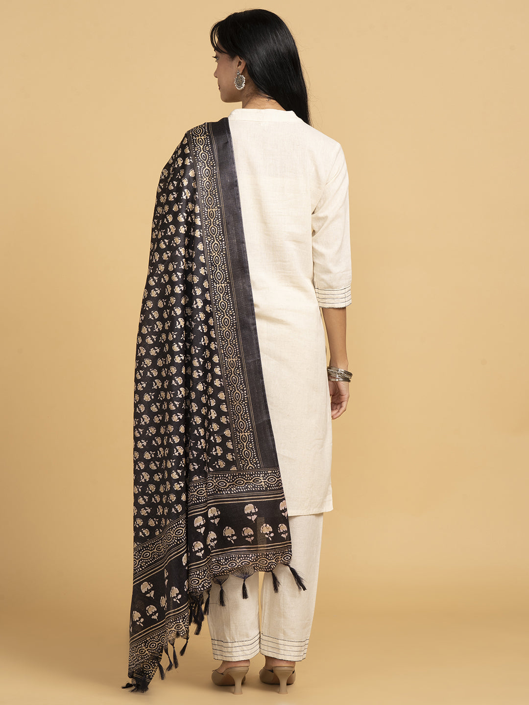 Vibrant Roots White Kurta Set With Black Printed Dupatta