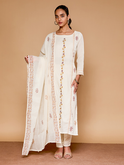 Autumn Yearn Off White Floral Printed Kurta Set With Dupatta