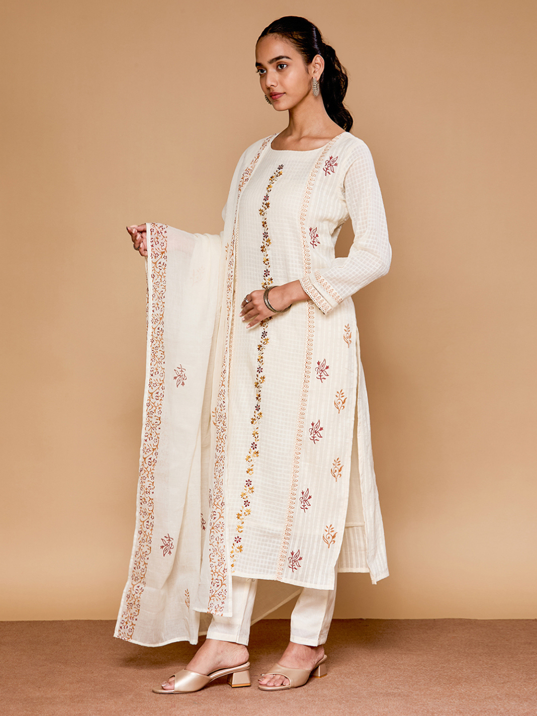 Autumn Yearn Off White Floral Printed Kurta Set With Dupatta