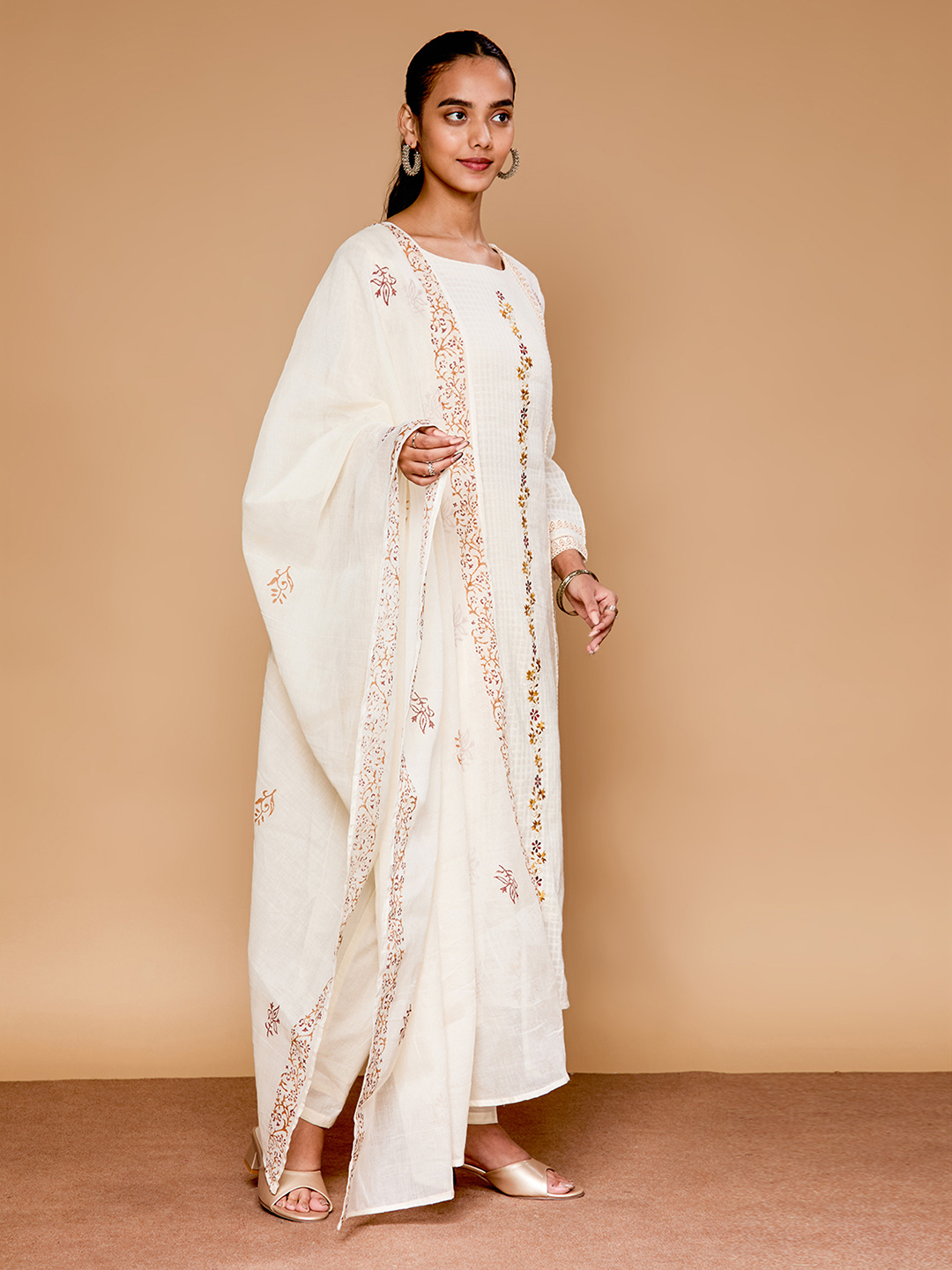 Autumn Yearn Off White Floral Printed Kurta Set With Dupatta