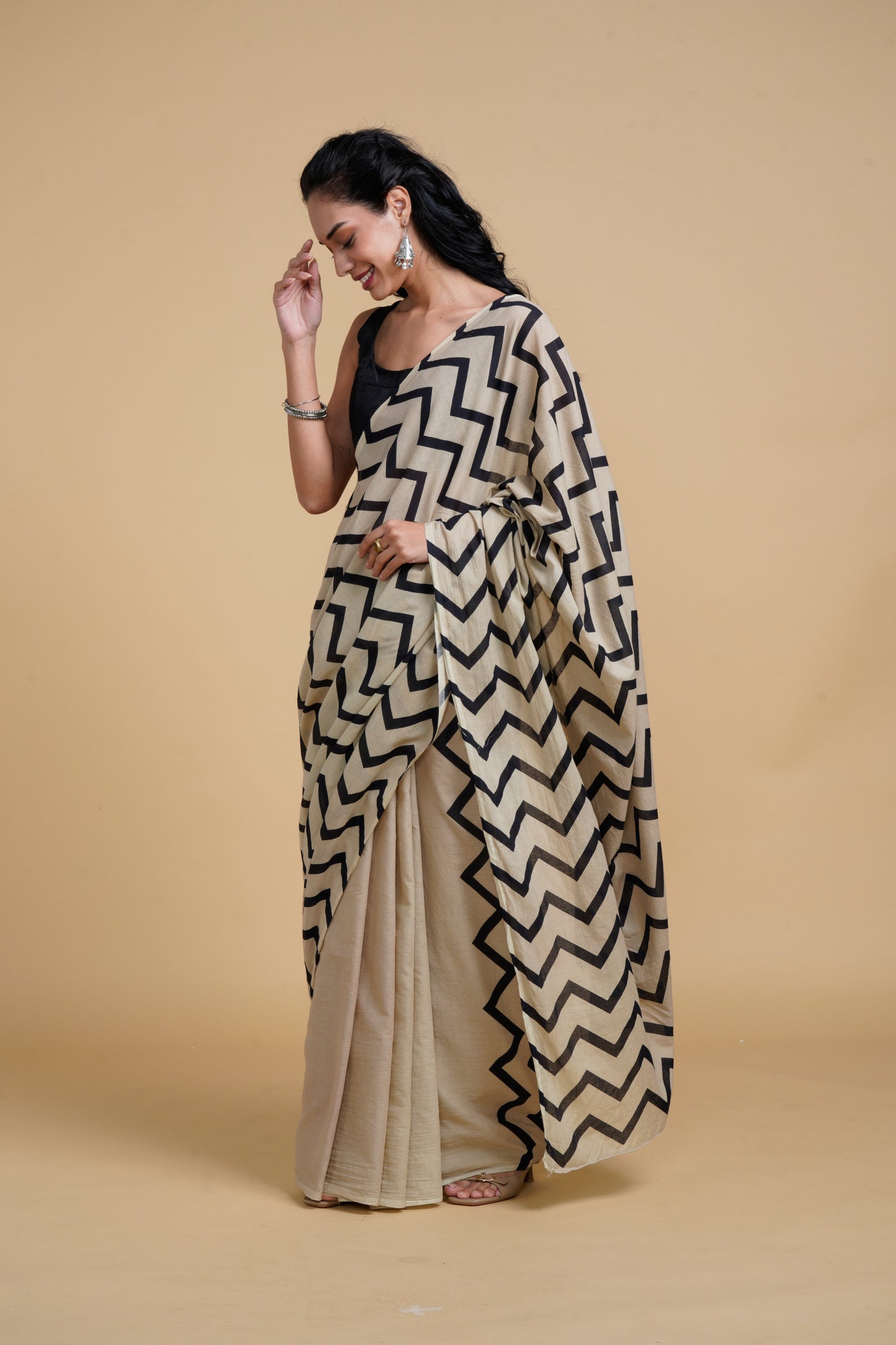 Blooming Elegance Off White Printed Saree