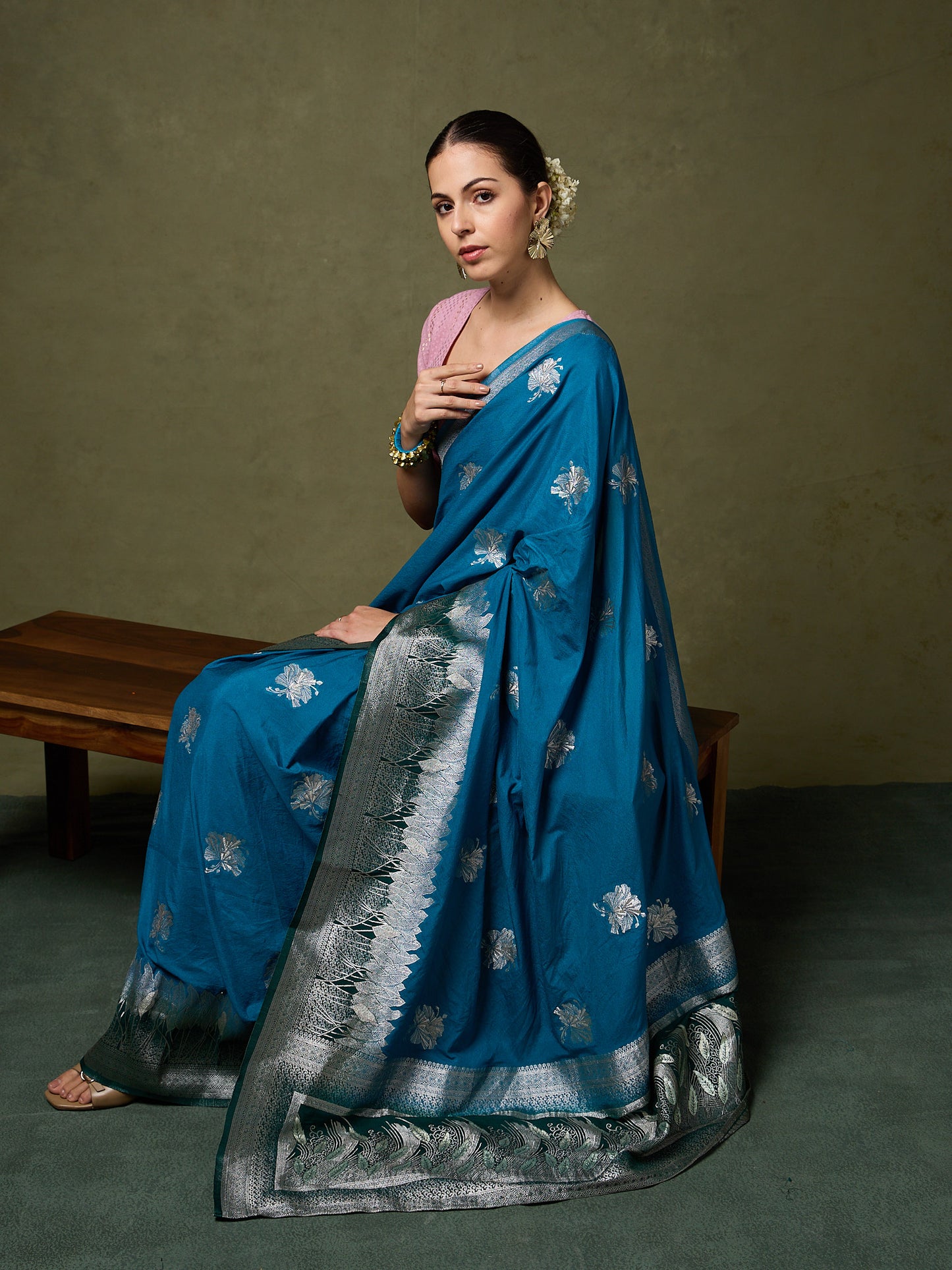 Divine Drapes Blue Floral Motif Saree