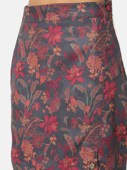 Multicolor_Printed_Skirt_Front_Close_Up_1 (6550093627561)